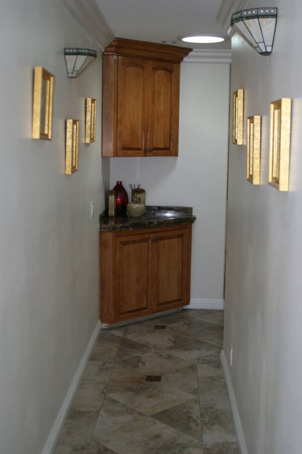 grannys-place-iv-hallway-2.jpg