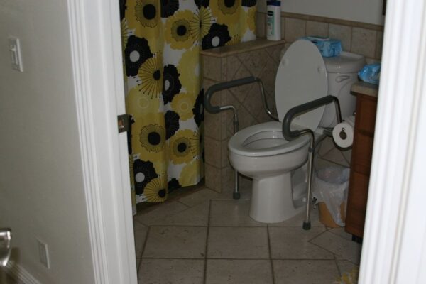 grannys-place-iv-restroom-2.jpg