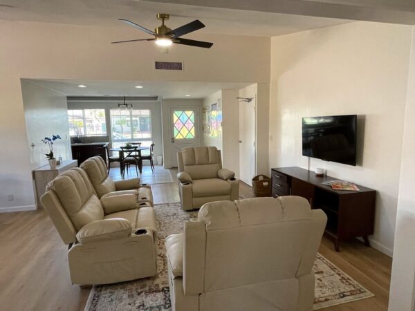 harmony-grove-assisted-living-living-room.jpeg