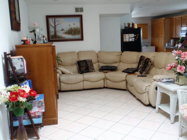 heart-to-heart-care-home-for-the-elderly-3-living-room.jpg