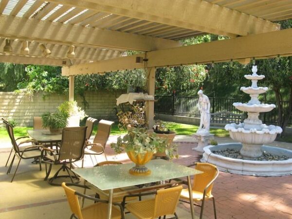 hillcrest-residential-care-ii-5-back-patio.jpg