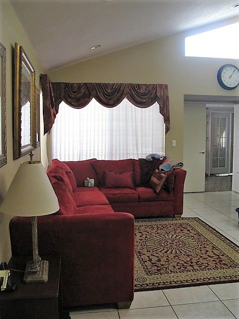 hillcrest-senior-living-3-living-room.jpg