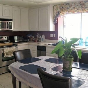 hillcrest-senior-living-4-dining-room-1.jpg
