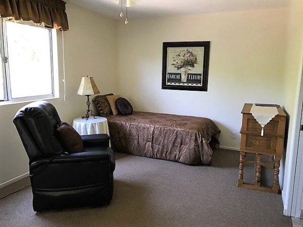 hillhurst-manor-4-private-room.jpg