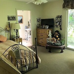 hillhurst-manor-6-private-room-2.jpg