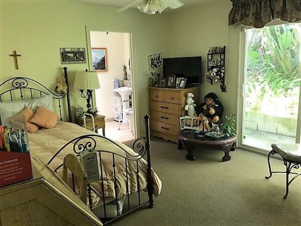 hillhurst-manor-6-private-room-2.jpg