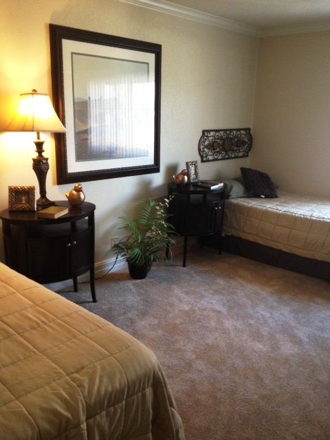 hollybrook-senior-living-3-shared-room.jpg