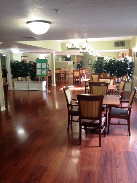 hollybrook-senior-living-4-dining-room.jpg
