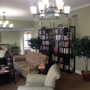 hollybrook-senior-living-5-library.jpg