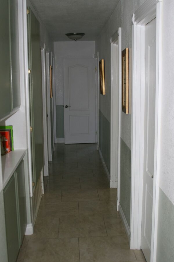 horizon-senior-living-hallway.jpg