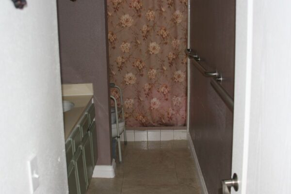 horizon-senior-living-restroom.jpg