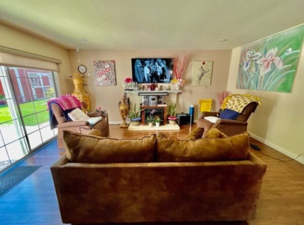 huntington-beach-guest-home-i-3-living-room.jpg