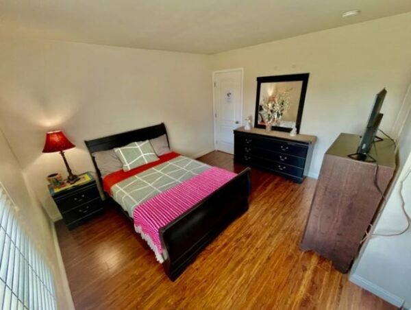 huntington-beach-guest-home-i-5-private-room.jpg
