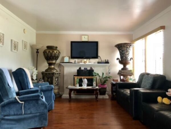 huntington-beach-guest-home-ii-3-living-room.jpg