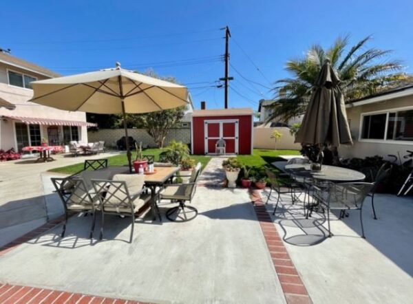 huntington-beach-guest-home-ii-6-backyard.jpg