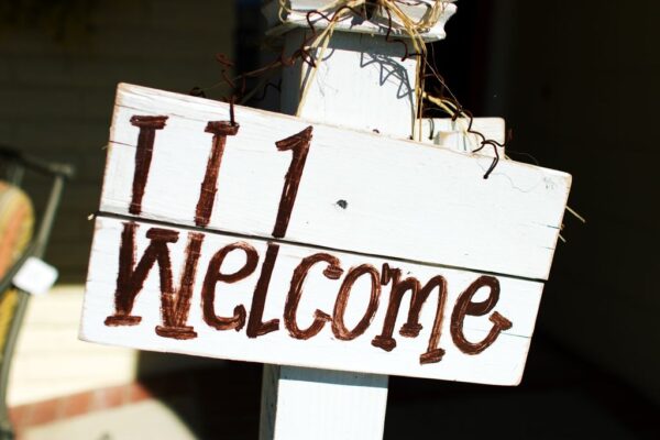 irvine-cottage-1-4-welcome-sign.jpg