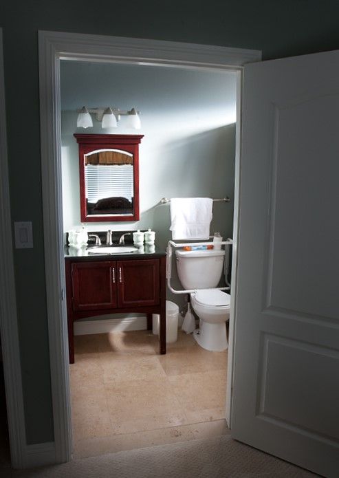 irvine-cottage-10-restroom.jpg