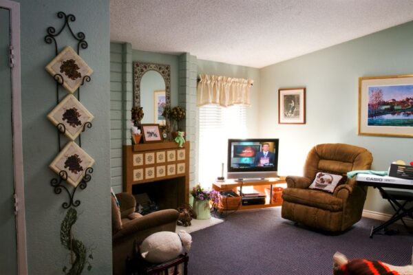 irvine-cottage-4-3-living-room.jpg