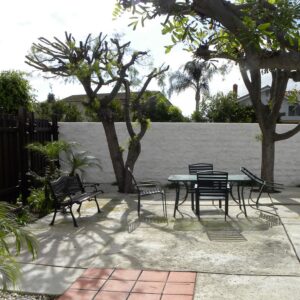 ivy-cottages-i-yard-2.jpg