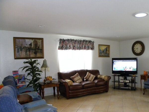 ivy-cottages-iii-3-living-room-2.jpg