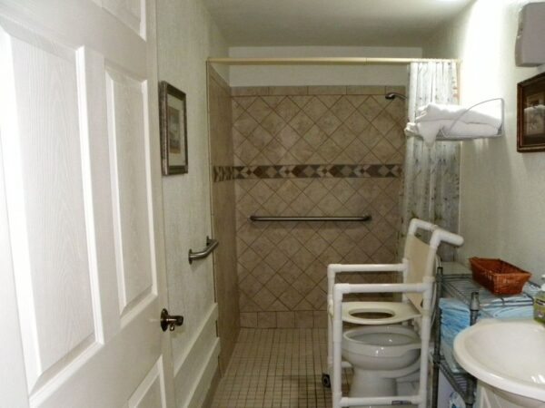 ivy-cottages-iii-5-restroom.jpg