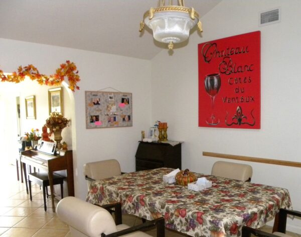 ivy-cottages-iii-dining-room.jpg