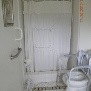 ivy-cottages-iii-restroom-2.jpg