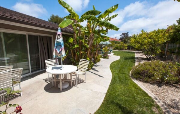 ivy-glenn-terrace-ii-6-backyard.jpg
