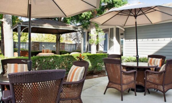 ivy-park-at-bradford-6-patio.jpg