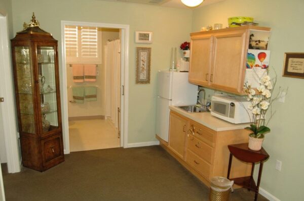 ivy-park-at-tustin-apartment-kitchenette.jpg