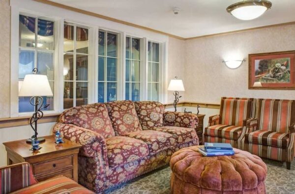 ivy-park-of-seal-beach-seating-area.jpg