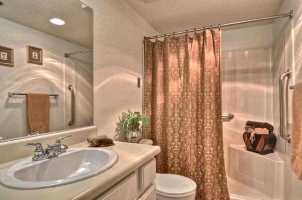 ivy-park-of-wellington-apartment-restroom.jpg