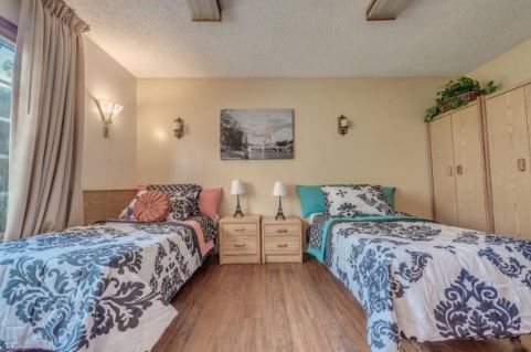 ivy-terrace-at-garden-grove-apartment-shared-room.jpg