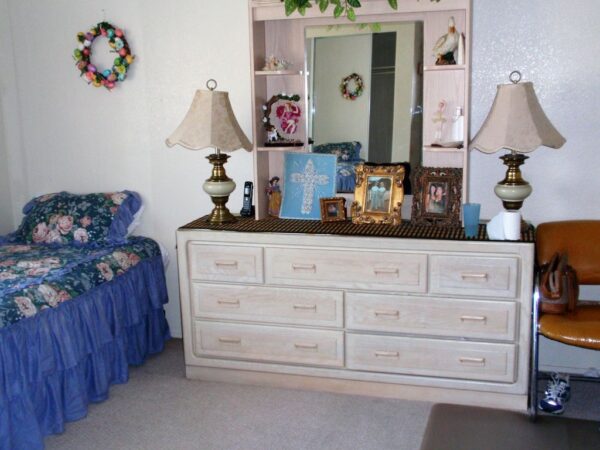 jasmins-care-home-private-room-2.jpg