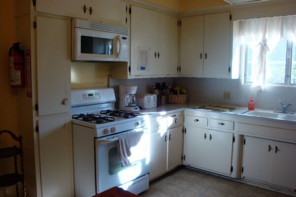 jc-cottages-hollydale-kitchen.jpg