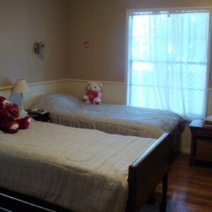 jc-cottages-hollydale-shared-room.jpg