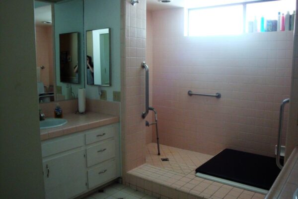 jc-cottages-hollydale-shower.jpg