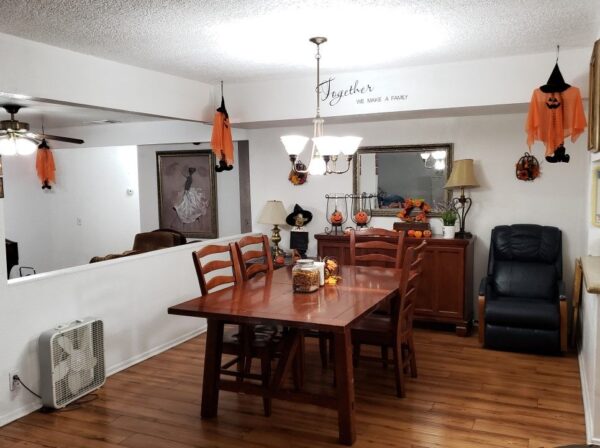 jc-cottages-lincoln-5-dining-room.jpg
