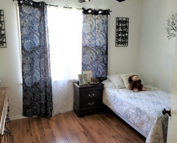 jc-cottages-lincoln-6-private-room.jpg