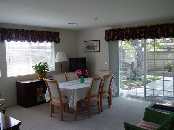 kaelas-home-for-elderly-2-dining-room-2.jpg