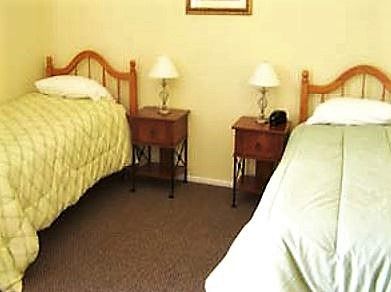 kamstra-care-home-5-shared-room.jpg