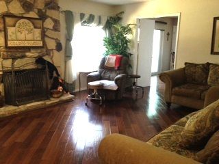 kings-court-residential-community-3-living-room.jpg