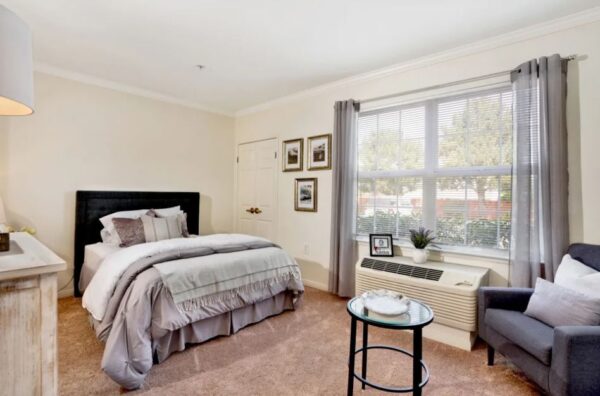 kirkwood-orange-5-apartment-bedroom.jpg