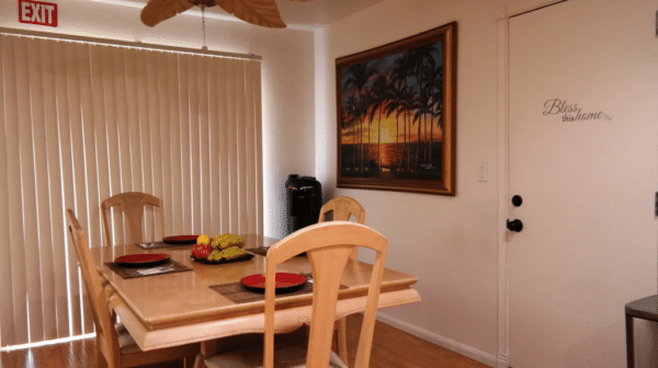 knotts-landing-luxury-care-dining-room.png