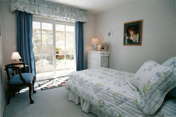 lake-forest-country-homes-ii-5-private-room-4.jpg