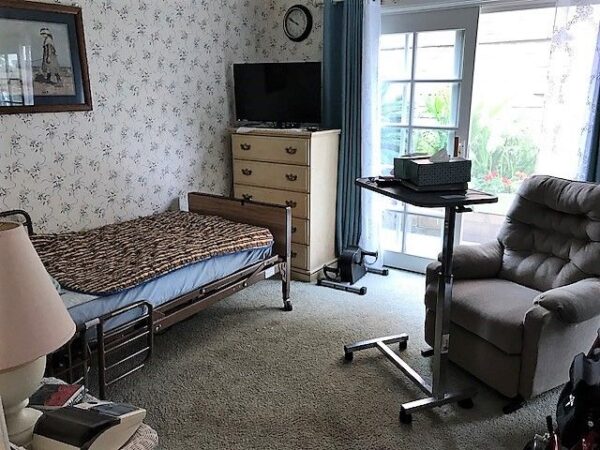 lake-forest-country-homes-ii-private-room-5.jpg