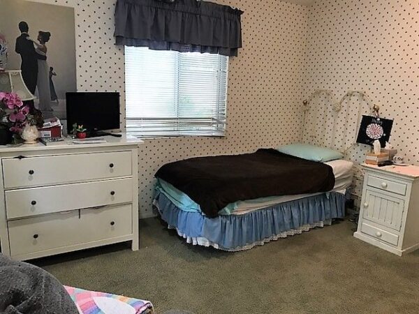 lake-forest-country-homes-ii-private-room-8.jpg