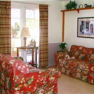 lake-forest-country-homes-iii-3-seating-area.jpg