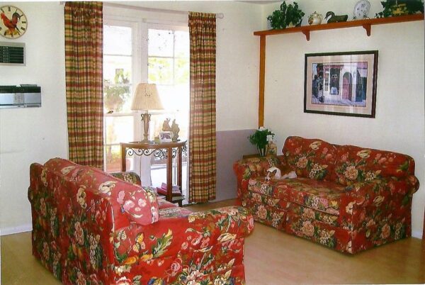 lake-forest-country-homes-iii-3-seating-area.jpg