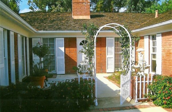 lake-forest-country-homes-iii-front-entryway.jpg